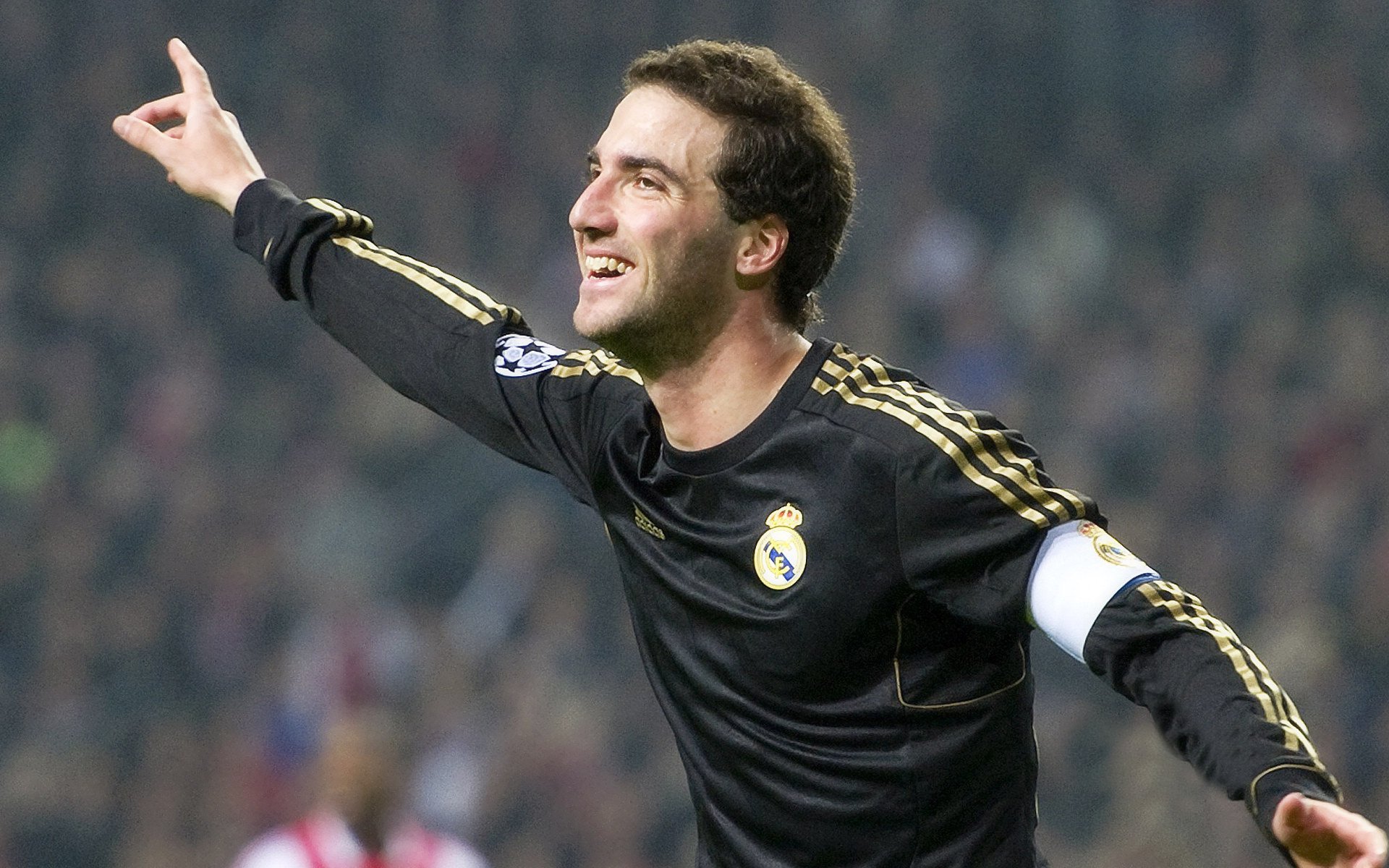 “未来之星：全国青少年足球大赛激烈展开”，未来之星足球队