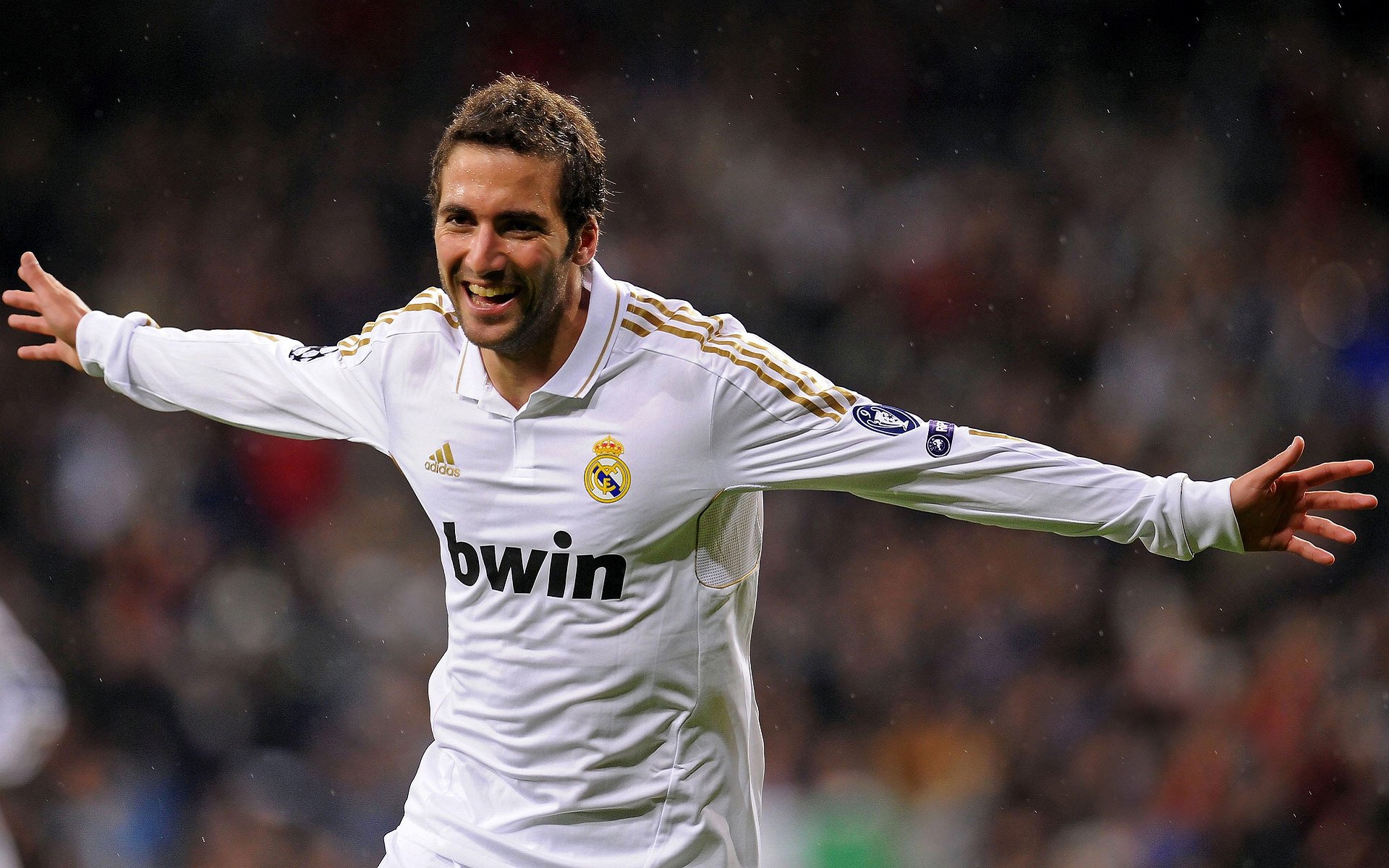 德甲激烈,教练强调战术应用,德甲球员撞教练